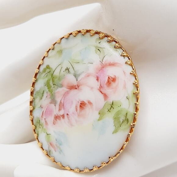 Vintage Hand Painted Rose Brooch Ceramic Oval Gold Tone 1960s - Picture 3 of 5